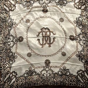 ROBERTO CAVALLI SIGNATURE SCARF LEOPARD CHAIN MEDALLION PRINT EXCELLENT!